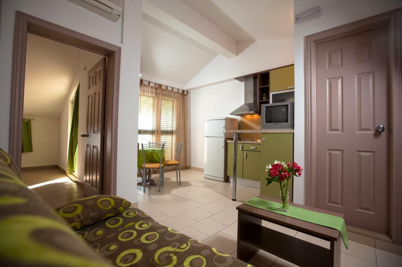 Apartments Smiljka II Tučepi Eksteriør bilde
