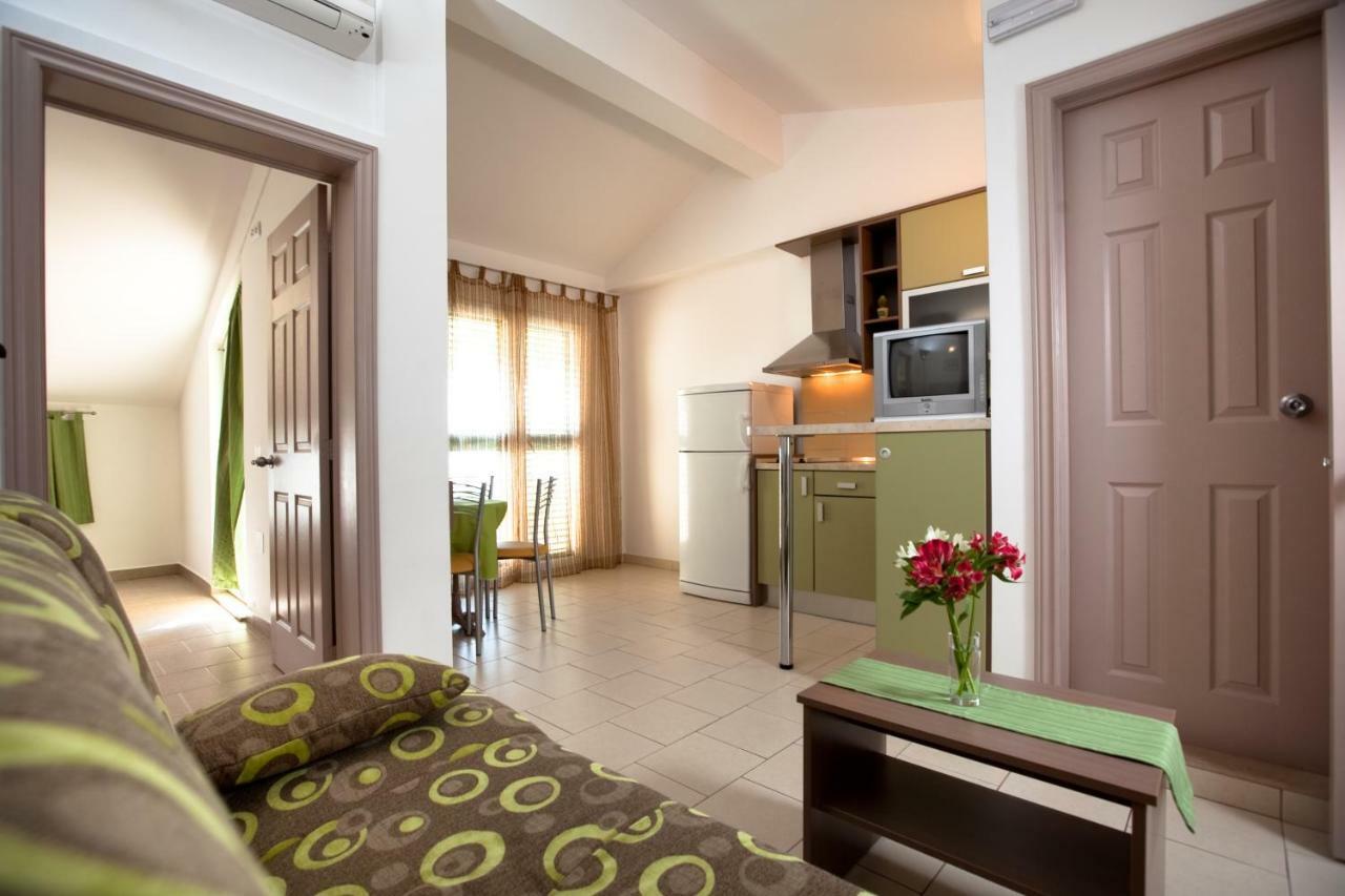 Apartments Smiljka II Tučepi Eksteriør bilde